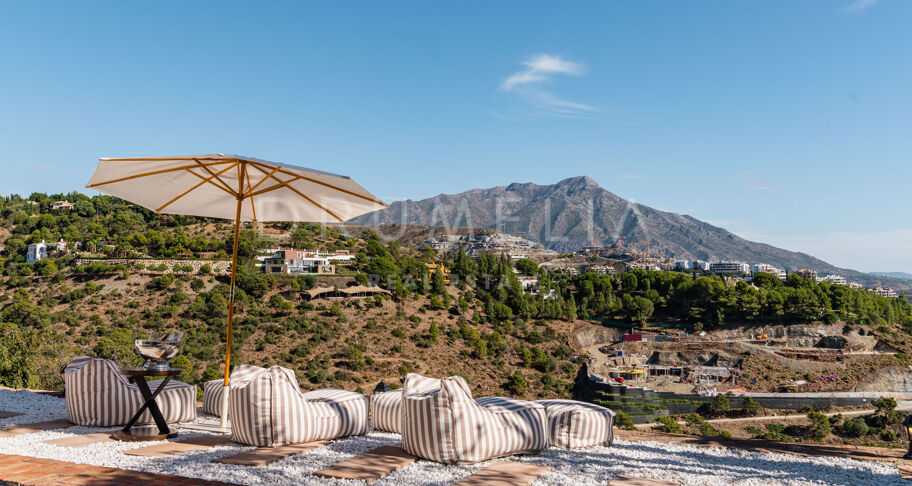 Elegant Andalusisk Villa med Havsutsikt i El Madroñal, Benahavís