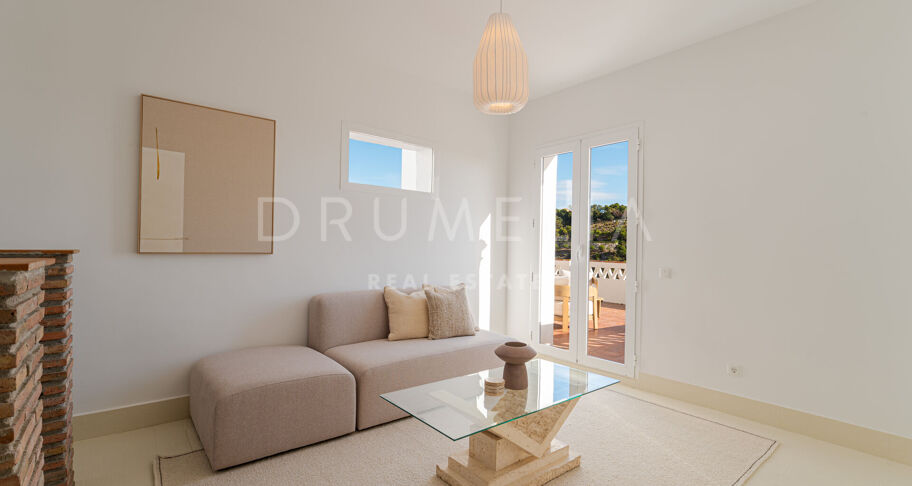 Elegant Andalusisk Villa med Havsutsikt i El Madroñal, Benahavís