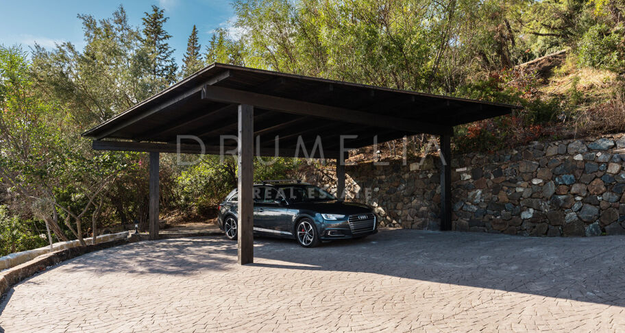 Elegant Andalusisk Villa med Havsutsikt i El Madroñal, Benahavís