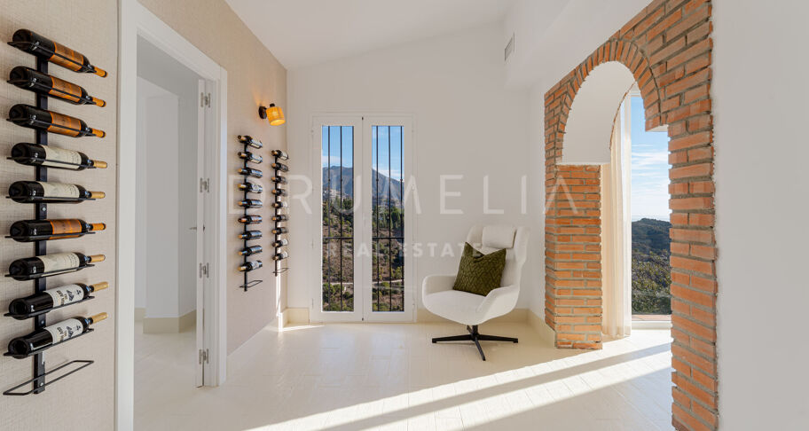 Elegant Andalusisk Villa med Havsutsikt i El Madroñal, Benahavís