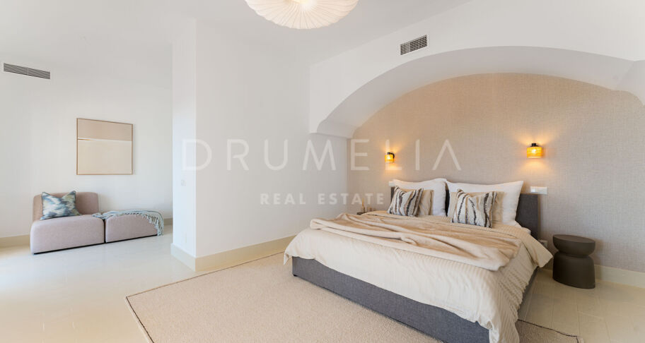 Elegant Andalusisk Villa med Havsutsikt i El Madroñal, Benahavís