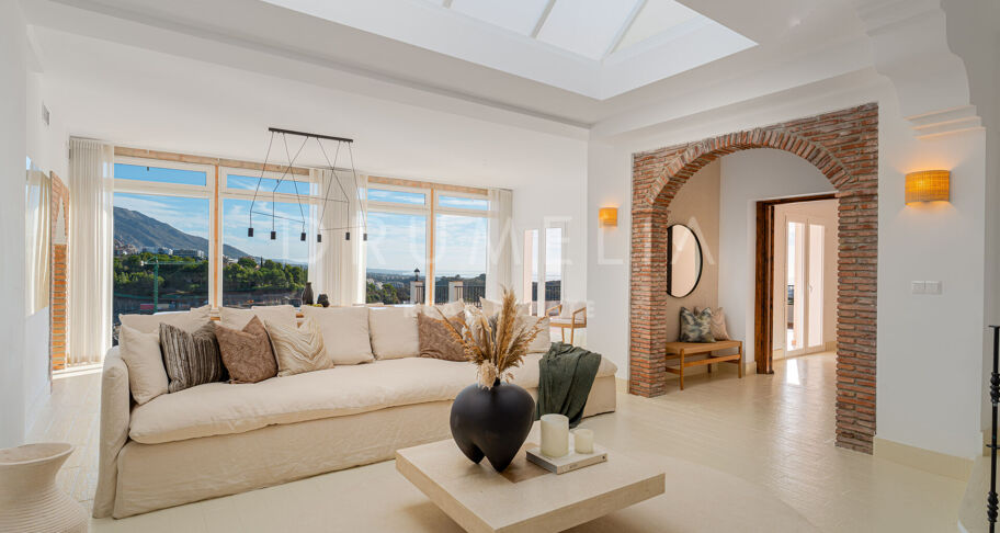 Elegant Andalusisk Villa med Havsutsikt i El Madroñal, Benahavís