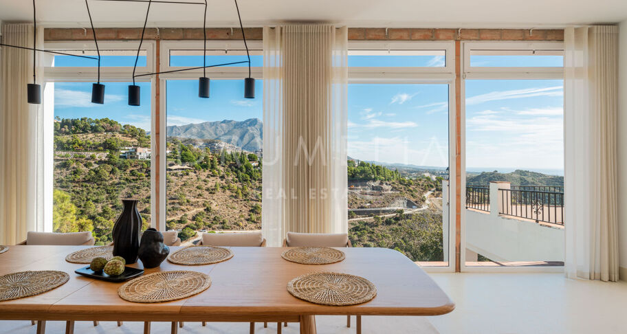 Elegant Andalusisk Villa med Havsutsikt i El Madroñal, Benahavís