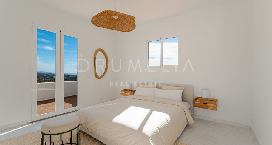 Elegant Andalusisk Villa med Havsutsikt i El Madroñal, Benahavís