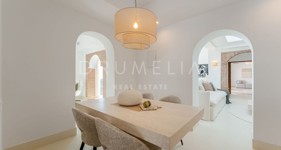 Elegant Andalusisk Villa med Havsutsikt i El Madroñal, Benahavís