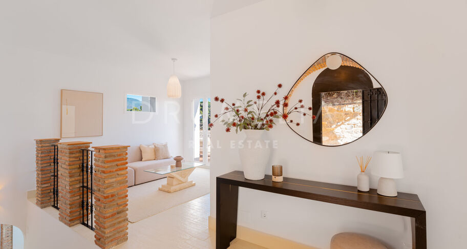 Elegant Andalusisk Villa med Havsutsikt i El Madroñal, Benahavís