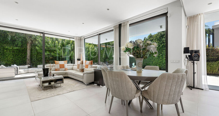 Villa Moderne dans un Environnement Privé La Arboleda, Estepona Est
