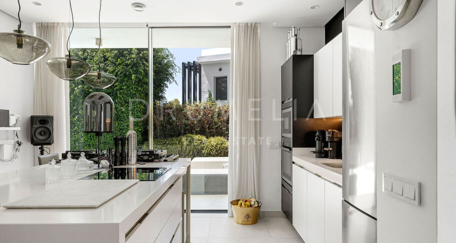 Villa Moderne dans un Environnement Privé La Arboleda, Estepona Est