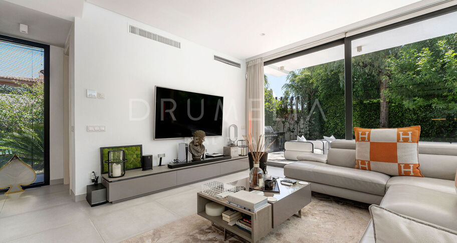 Villa Moderne dans un Environnement Privé La Arboleda, Estepona Est