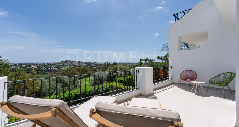 Elegante Casa Adosada Renovada en La Quinta, Benahavís