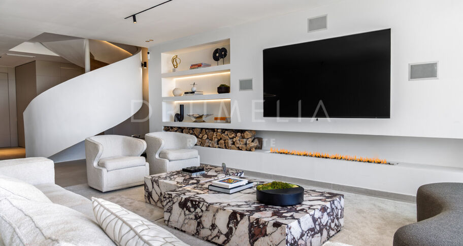 Elegante Casa Adosada Renovada en La Quinta, Benahavís