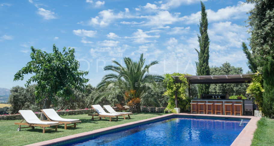 Domaine Rural avec 8 Chambres en Suite et Vues Panoramiques à Ronda, Málaga
