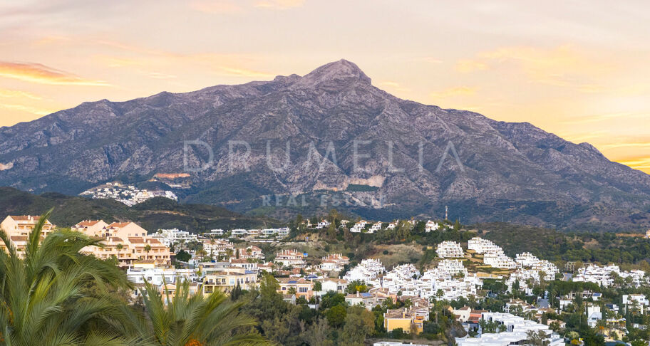 Renoverad Duplex-Penthouse i La Cerquilla, Nueva Andalucía med Panoramautsikt