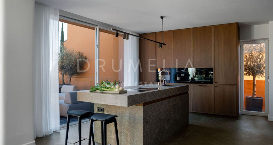Renoverad Duplex-Penthouse i La Cerquilla, Nueva Andalucía med Panoramautsikt