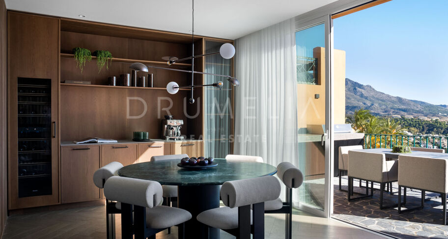 Renoverad Duplex-Penthouse i La Cerquilla, Nueva Andalucía med Panoramautsikt