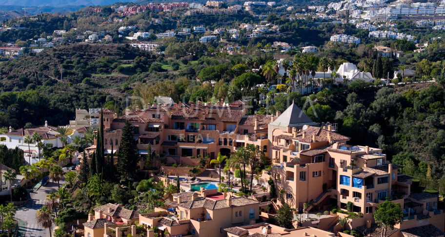 Renoverad Duplex-Penthouse i La Cerquilla, Nueva Andalucía med Panoramautsikt