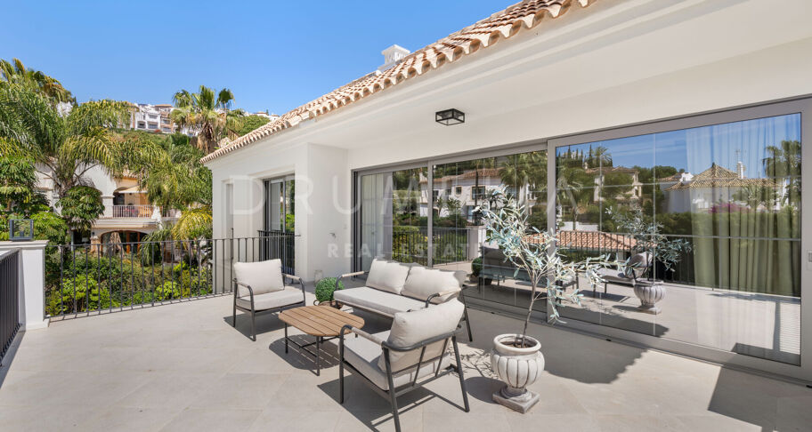 Private villa in an exclusive community in Los Arqueros, Benahavís