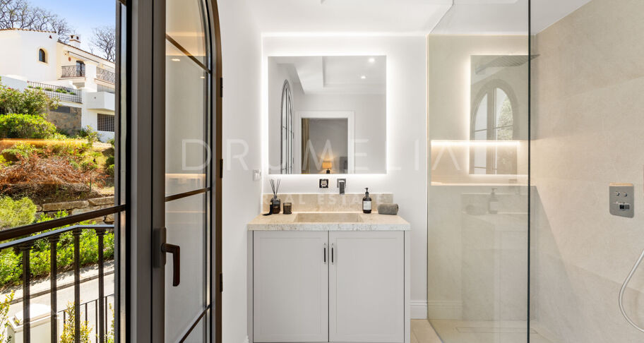Private villa in an exclusive community in Los Arqueros, Benahavís