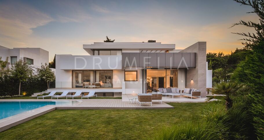 Moderne, zeitgenössische Villa in El Paraiso