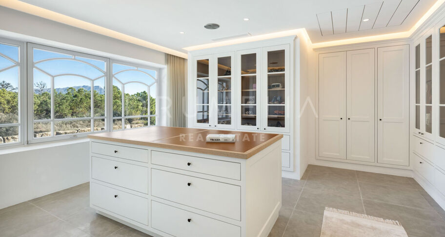 Zeitgenössische Villa mit Meerblick im Marbella Club Golf Resort