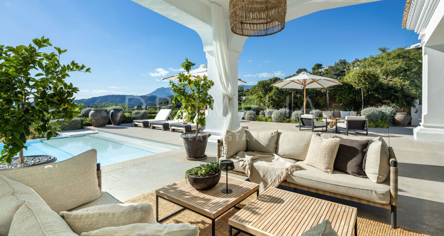 Zeitgenössische Villa mit Meerblick im Marbella Club Golf Resort