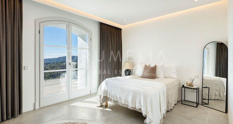 Zeitgenössische Villa mit Meerblick im Marbella Club Golf Resort