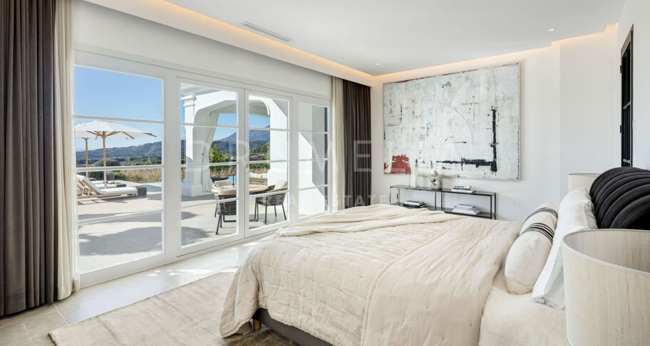 Zeitgenössische Villa mit Meerblick im Marbella Club Golf Resort