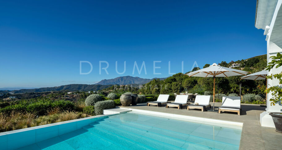 Zeitgenössische Villa mit Meerblick im Marbella Club Golf Resort