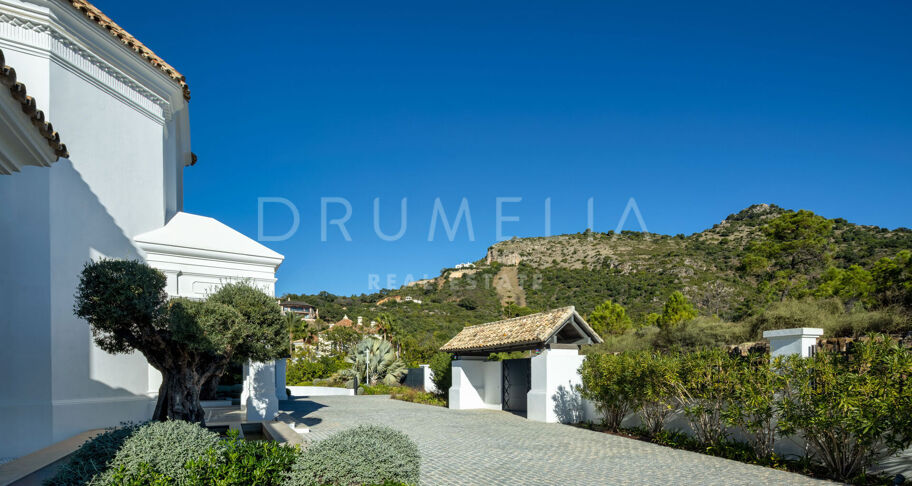Zeitgenössische Villa mit Meerblick im Marbella Club Golf Resort