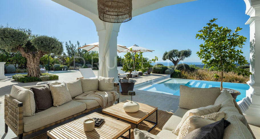 Zeitgenössische Villa mit Meerblick im Marbella Club Golf Resort