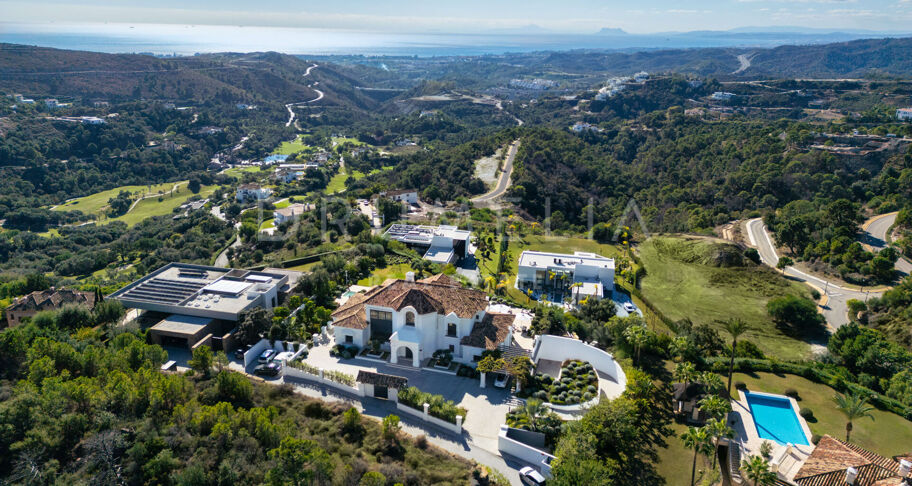 Zeitgenössische Villa mit Meerblick im Marbella Club Golf Resort