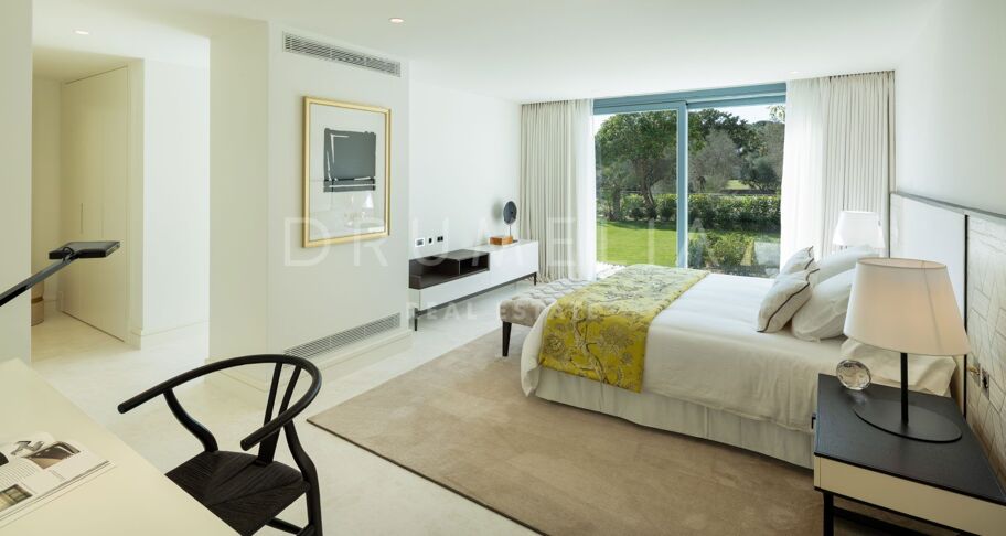 Frontline Golfvilla i Nueva Andalucía med Gästhus