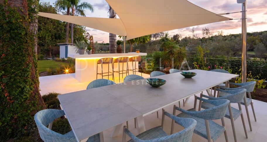 Frontline Golfvilla i Nueva Andalucía med Gästhus