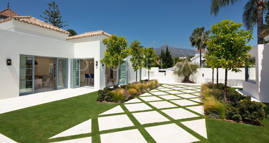 Frontline Golfvilla i Nueva Andalucía med Gästhus