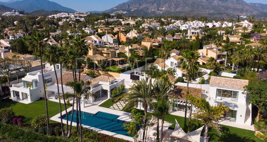 Frontline Golfvilla i Nueva Andalucía med Gästhus