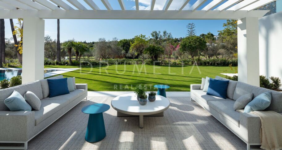 Frontline Golfvilla i Nueva Andalucía med Gästhus