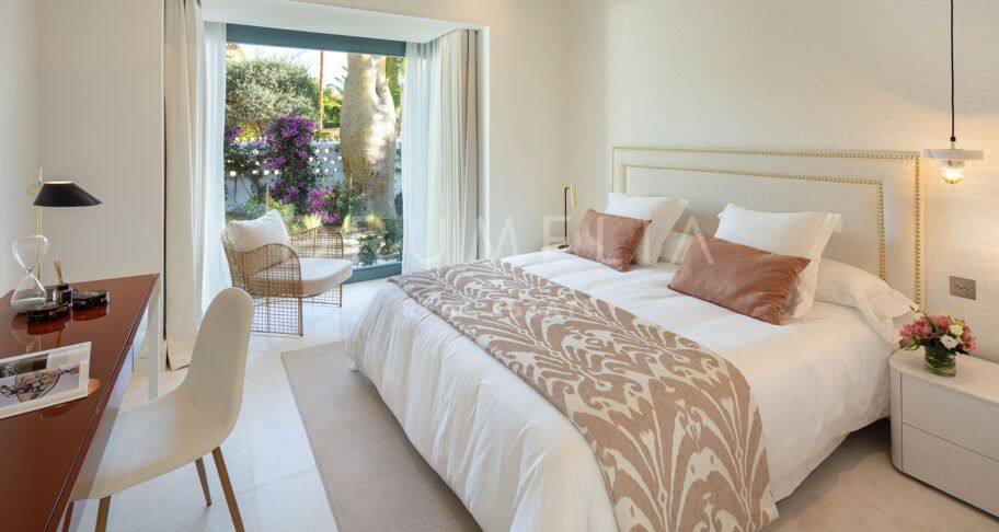 Frontline Golfvilla i Nueva Andalucía med Gästhus