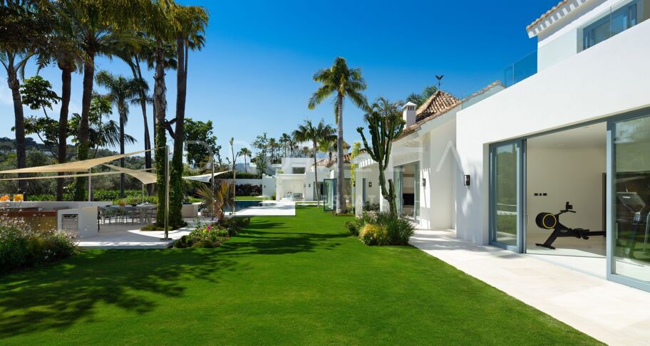 Frontline Golfvilla i Nueva Andalucía med Gästhus