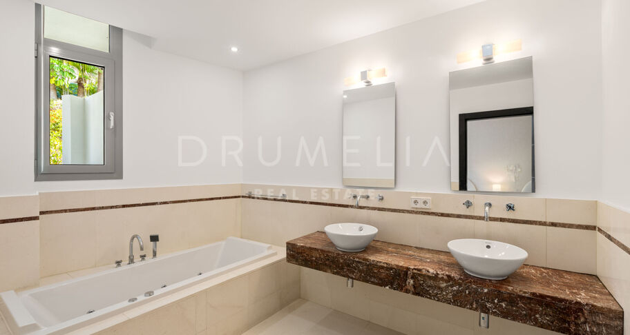 Modern Semi-Detached Luxurious House with Lovely Views, Sierra Blanca, Marbella Golden Mile