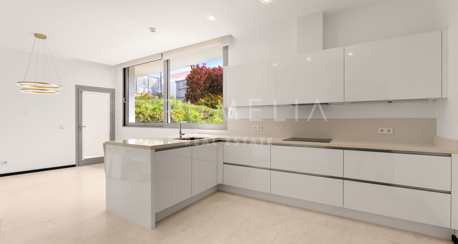 Modern Semi-Detached Luxurious House with Lovely Views, Sierra Blanca, Marbella Golden Mile