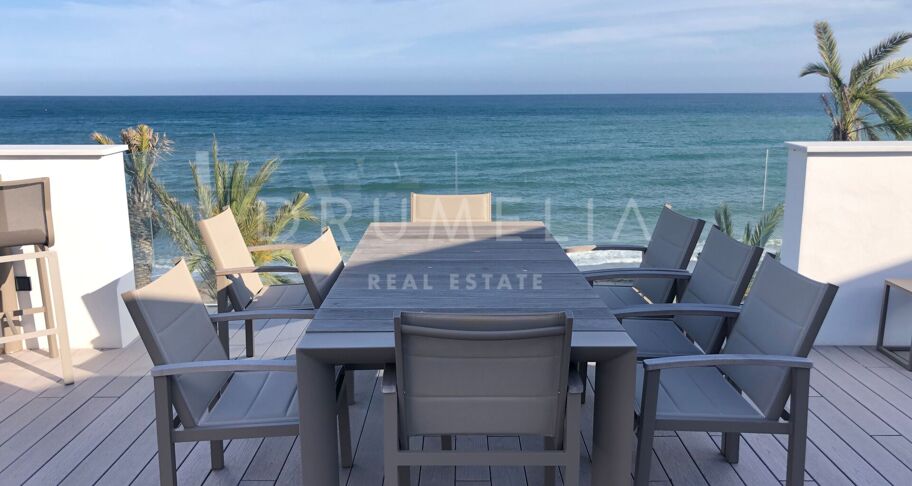 Radhus i Första Strandlinjen i Estepona