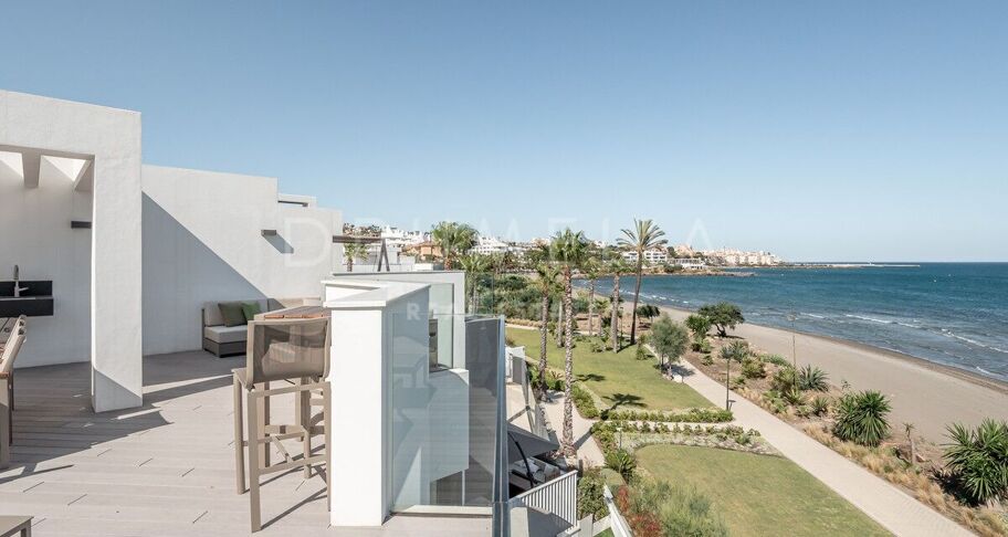Radhus i Första Strandlinjen i Estepona