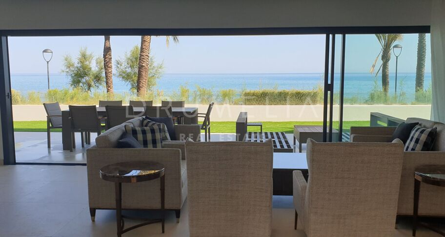 Radhus i Första Strandlinjen i Estepona
