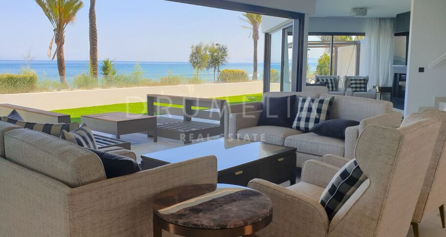 Radhus i Första Strandlinjen i Estepona