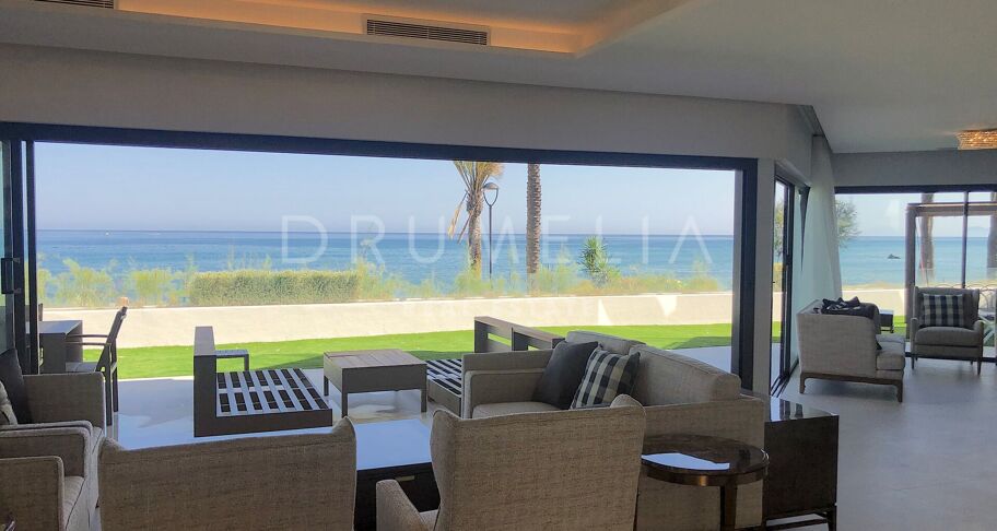 Radhus i Första Strandlinjen i Estepona