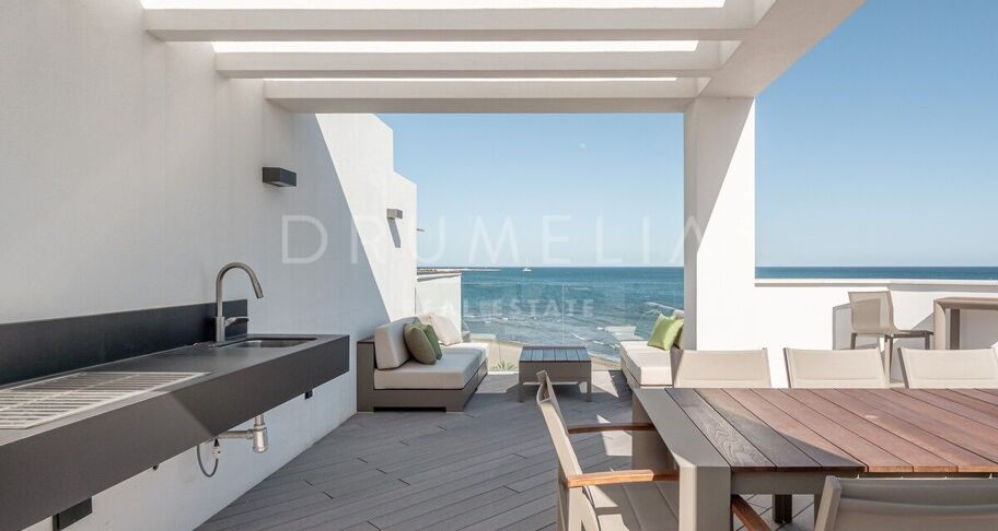 Radhus i Första Strandlinjen i Estepona