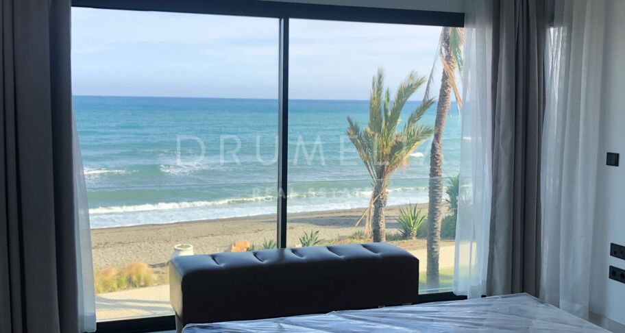 Radhus i Första Strandlinjen i Estepona