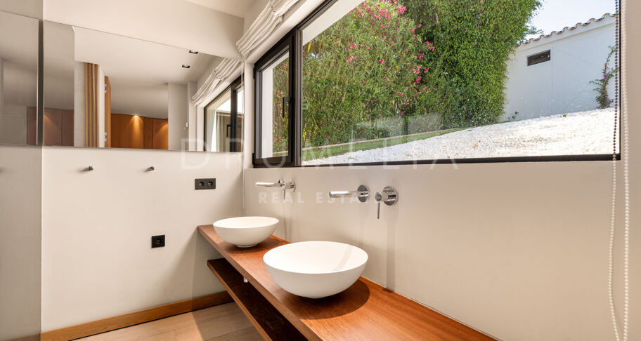 La Madrugada – Stilvolles modernes Luxushaus in erster Golflinie am Los Naranjos Golf, Nueva Andalucía
