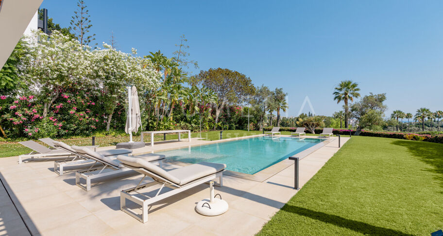 La Madrugada – Stilvolles modernes Luxushaus in erster Golflinie am Los Naranjos Golf, Nueva Andalucía