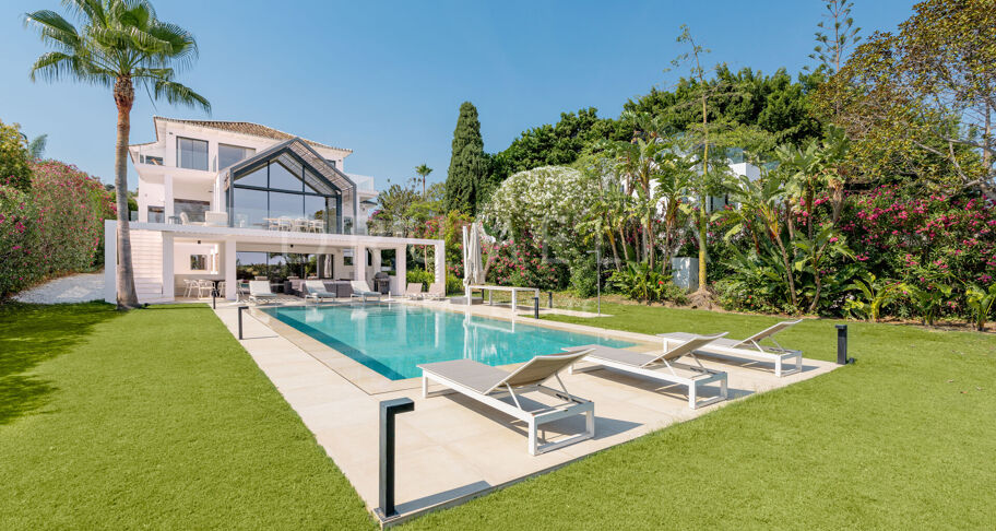 La Madrugada – Stilvolles modernes Luxushaus in erster Golflinie am Los Naranjos Golf, Nueva Andalucía